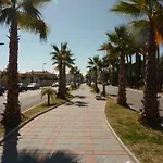 Adosado Con Piscina En *