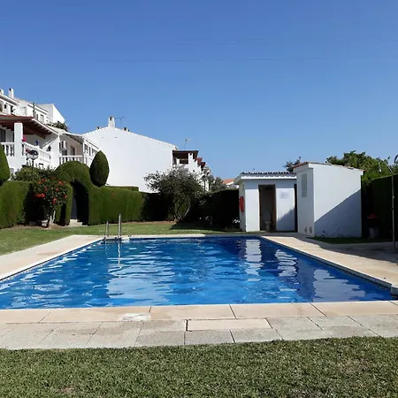 Adosado Con Piscina En *