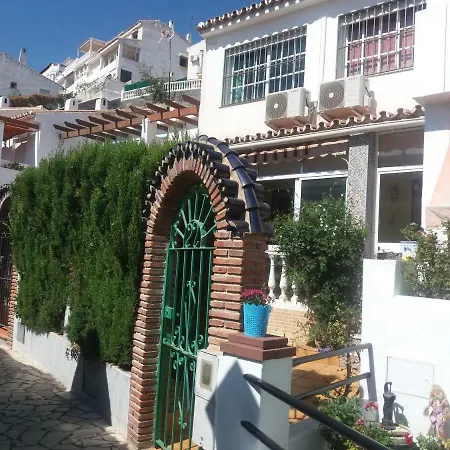 Adosado Con Piscina En *